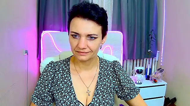 AvaSaturnian online show from September 14, 6:12 am