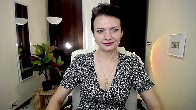 AvaSaturnian online show from October 9, 12:25 pm