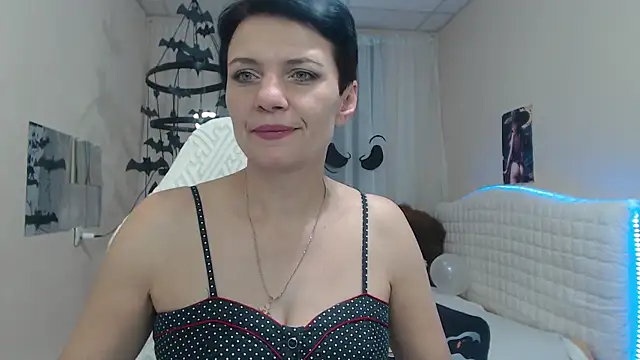 AvaSaturnian online show from October 17, 12:30 pm