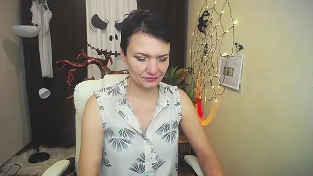 AvaSaturnian online show from October 19, 10:27 am