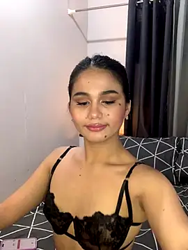 AngelHille online show from October 3, 1:30 pm