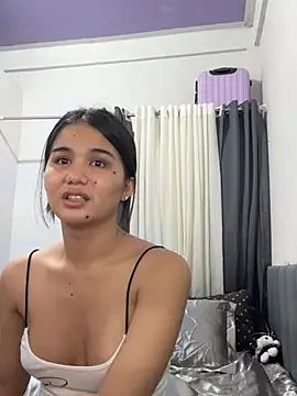 Snapshot of AngelHille chatting on July 14, 8:03 pm AngelHille online show from July 14, 8:03 pm