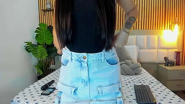 Roseaurora online show from November 19, 1:00 pm