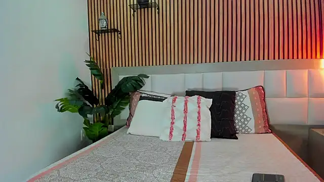 Roseaurora online show from December 15, 12:42 pm