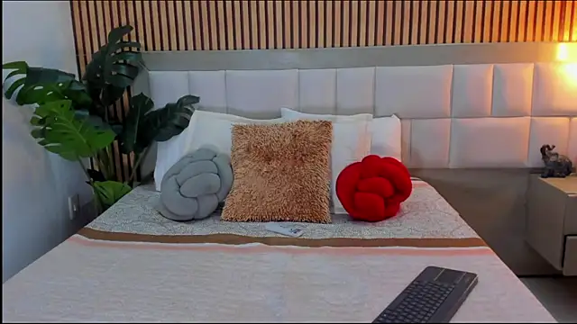 Roseaurora online show from February 27, 12:49 pm