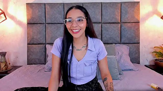 Snapshot of Roseaurora chatting on May 4, 12:01 pm Roseaurora online show from May 4, 12:01 pm