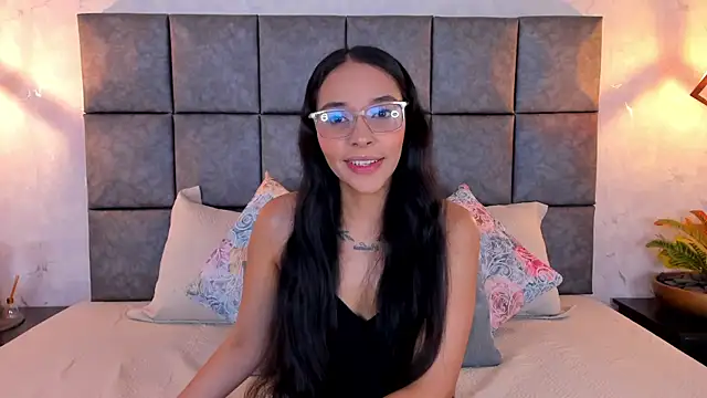 Snapshot of Roseaurora chatting on May 23, 11:03 am Roseaurora online show from May 23, 11:03 am