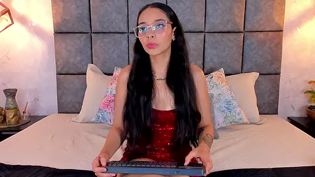 Snapshot of Roseaurora chatting on May 25, 10:32 am Roseaurora online show from May 25, 10:32 am