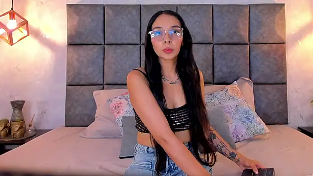 Snapshot of Roseaurora chatting on June 3, 2:44 pm Roseaurora online show from June 3, 2:44 pm