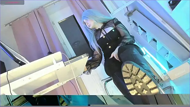 Snapshot of CruelSiren chatting on October 1, 6:47 pm CruelSiren online show from October 1, 6:47 pm