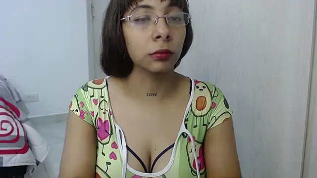 Snapshot of Kittyrose3 chatting on October 6, 5:05 am Kittyrose3 online show from October 6, 5:05 am