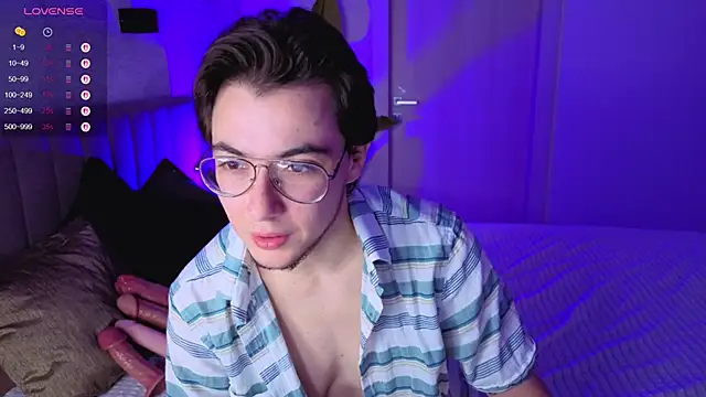 Snapshot of tyler_bergg chatting on September 24, 10:35 pm tyler bergg online show from September 24, 10:35 pm