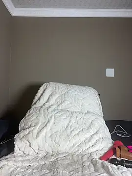 Snapshot of Moonzy77 chatting on December 18, 12:11 pm Moonzy77 online show from December 18, 12:11 pm