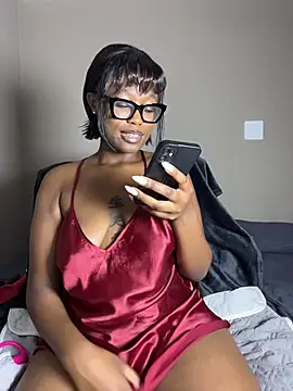 Snapshot of Moonzy77 chatting on December 19, 2:02 pm Moonzy77 online show from December 19, 2:02 pm