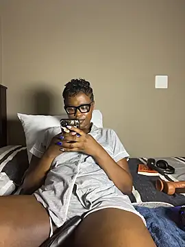 Snapshot of Moonzy77 chatting on January 9, 11:39 pm Moonzy77 online show from January 9, 11:39 pm