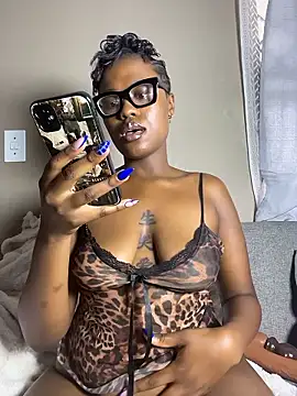 Snapshot of Moonzy77 chatting on January 10, 12:51 pm Moonzy77 online show from January 10, 12:51 pm