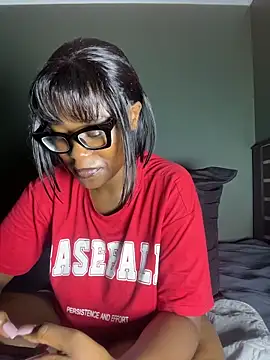 Snapshot of Moonzy77 chatting on March 5, 12:28 am Moonzy77 online show from March 5, 12:28 am