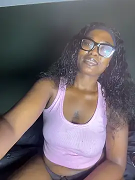 Snapshot of Moonzy77 chatting on March 6, 10:39 pm Moonzy77 online show from March 6, 10:39 pm