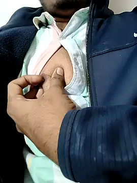 Snapshot of RotundHeadway chatting on November 12, 1:39 am RotundHeadway online show from November 12, 1:39 am