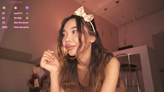 Rem Esme online show from December 2, 3:23 am