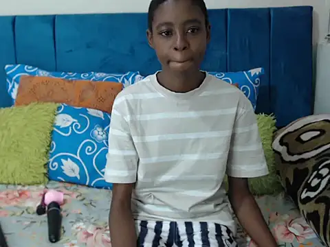 Snapshot of SweetSlenderChoc chatting on May 25, 11:16 am SweetSlenderChoc online show from May 25, 11:16 am
