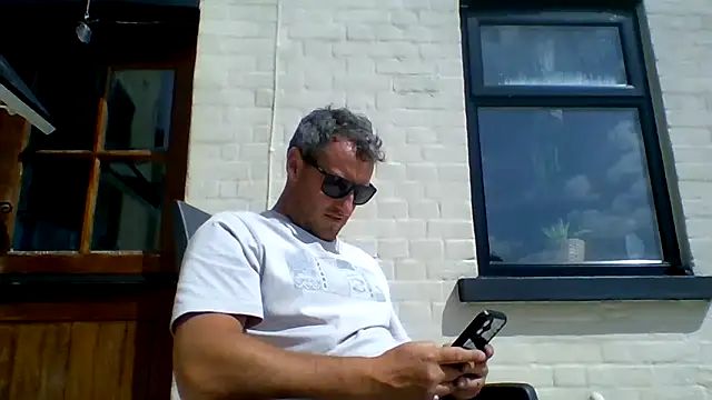 Snapshot of Londonlad818 chatting on June 16, 2:19 pm Londonlad818 online show from June 16, 2:19 pm