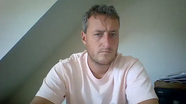 Snapshot of Londonlad818 chatting on August 5, 11:46 am Londonlad818 online show from August 5, 11:46 am