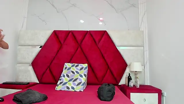 Snapshot of Kity_spiderr chatting on May 20, 12:22 pm Kity spiderr online show from May 20, 12:22 pm