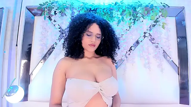 Snapshot of Lilithadams1 chatting on February 12, 2:56 pm Lilithadams1 online show from February 12, 2:56 pm