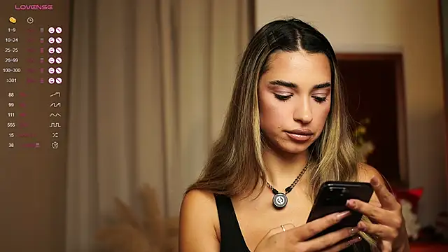 ItalianGirl online show from October 3, 7:00 pm