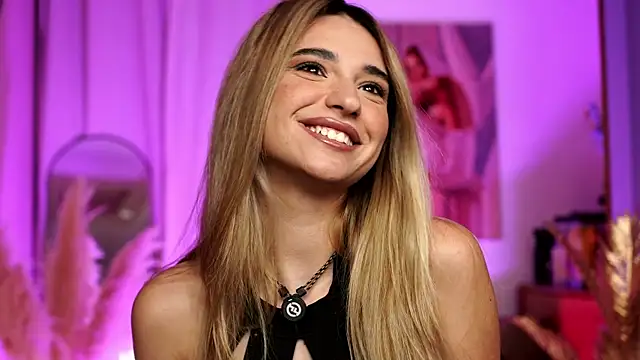 ItalianGirl online show from May 4, 6:48 pm