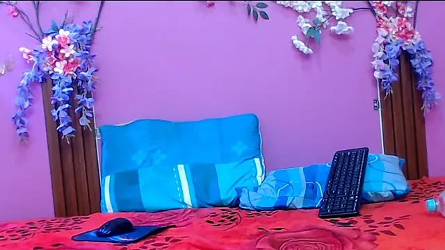 skinnysofia18 online show from September 11, 1:22 pm