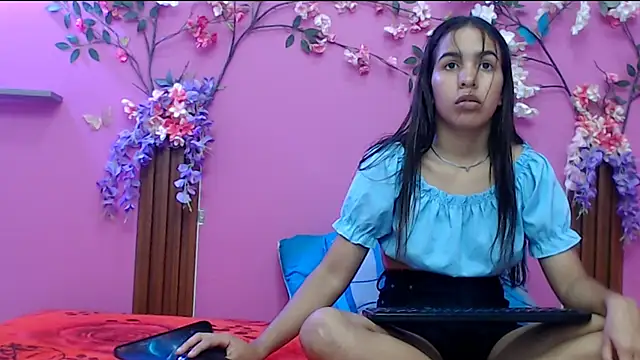 skinnysofia18 online show from September 19, 1:12 pm