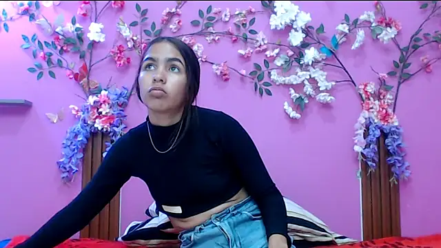 skinnysofia18 online show from November 17, 1:28 pm