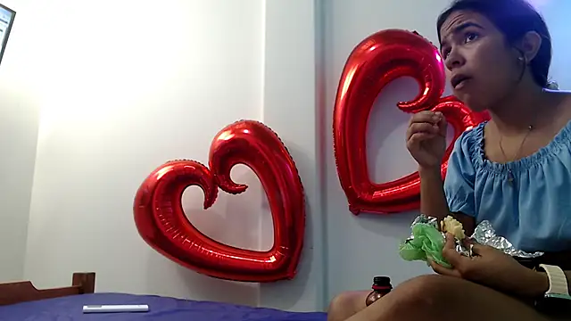 skinnysofia18 online show from February 16, 2:35 pm