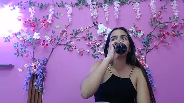 skinnysofia18 online show from February 25, 1:54 pm