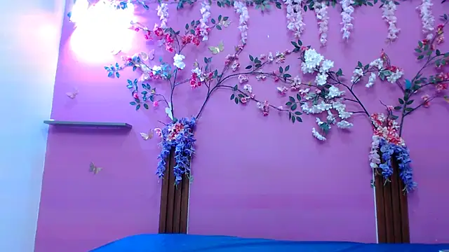 skinnysofia18 online show from March 17, 1:47 pm