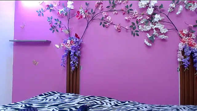 skinnysofia18 online show from May 2, 2:00 pm