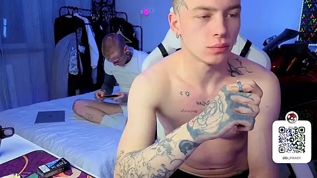 Snapshot of c10h15on1 chatting on March 7, 3:25 am c10h15on1 online show from March 7, 3:25 am