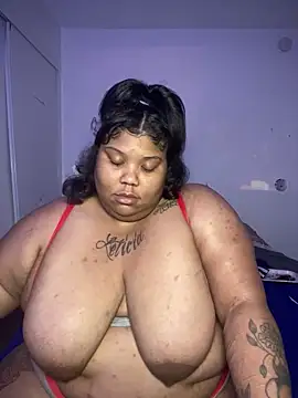 Snapshot of BlaxicanaMami chatting on October 20, 8:04 am BlaxicanaMami online show from October 20, 8:04 am