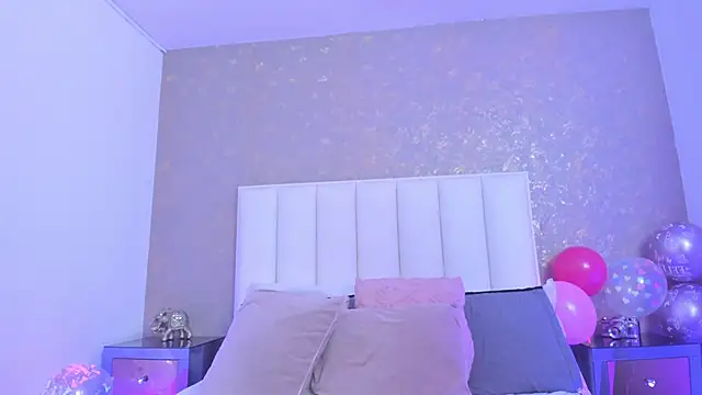 KaylieBrooks online show from April 25, 1:03 pm