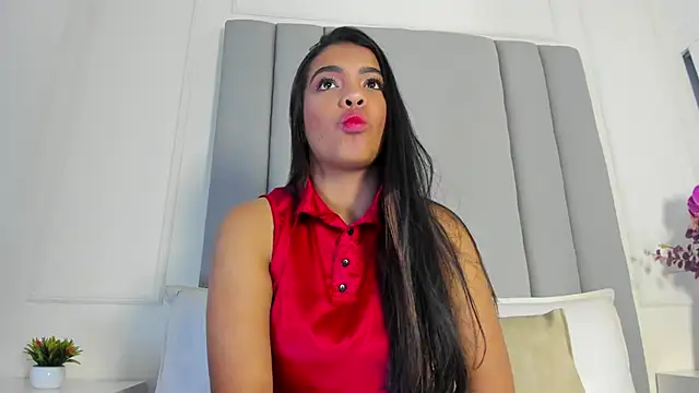 Snapshot of CannelaSmith chatting on June 12, 11:53 am CannelaSmith online show from June 12, 11:53 am