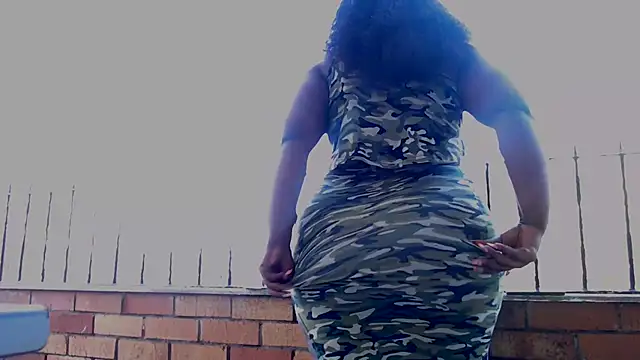 Snapshot of ROYALASS25 chatting on May 16, 10:12 am ROYALASS25 online show from May 16, 10:12 am