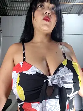 Snapshot of karly_hot_ chatting on May 12, 12:41 am karly hot online show from May 12, 12:41 am