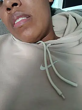 MoniqueMulberry online show from October 29, 7:15 pm