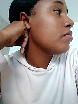 MoniqueMulberry online show from November 5, 7:25 pm