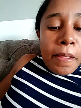 MoniqueMulberry online show from November 6, 7:15 pm