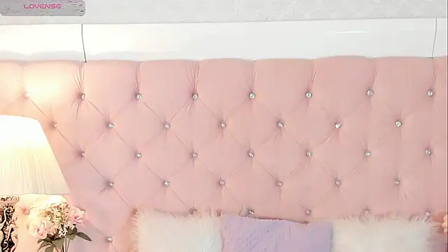 Snapshot of CaterinaRomano chatting on November 4, 2:27 pm CaterinaRomano online show from November 4, 2:27 pm