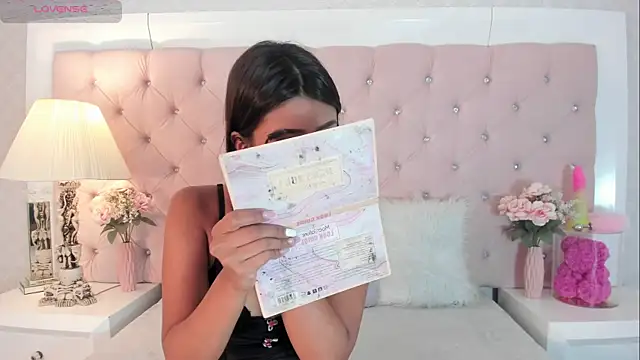 Snapshot of CaterinaRomano chatting on November 6, 1:23 pm CaterinaRomano online show from November 6, 1:23 pm