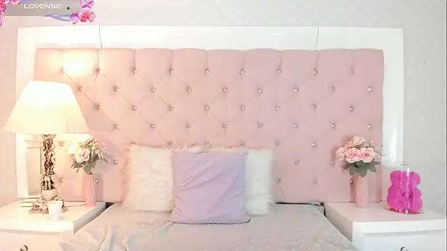 Snapshot of CaterinaRomano chatting on November 8, 2:50 pm CaterinaRomano online show from November 8, 2:50 pm